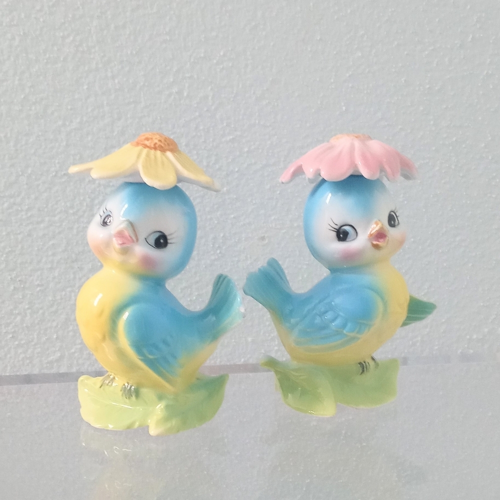 Vintage Norcrest Bluebird Shakers ~  chip